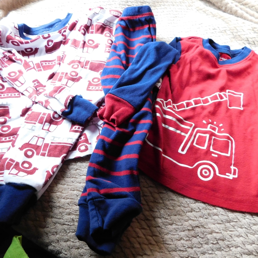 2 sets of pjs